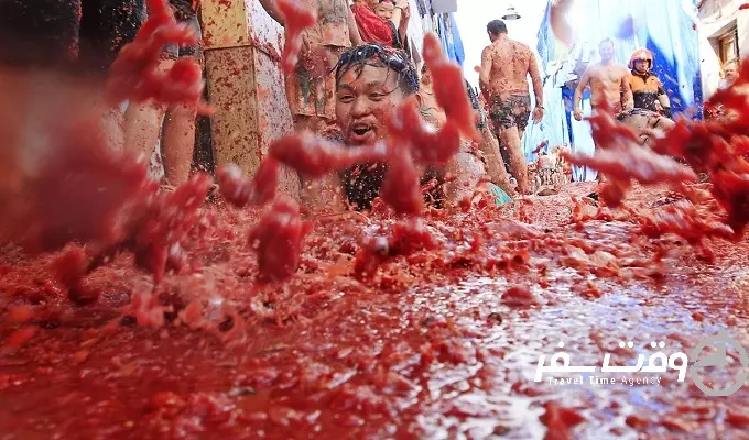 جشنواره لاتوماتینا , وقت سفر