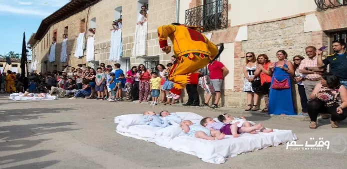 جشنواره پرش از روی نوزادان , وقت سفر