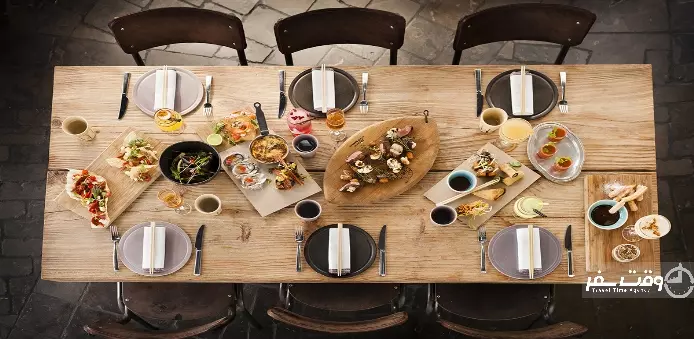 رستوران پات لاک کلاب , وقت سفر