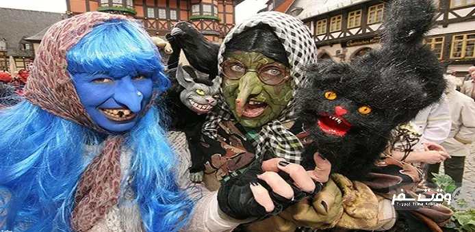 شب جادوگران , وقت سفر