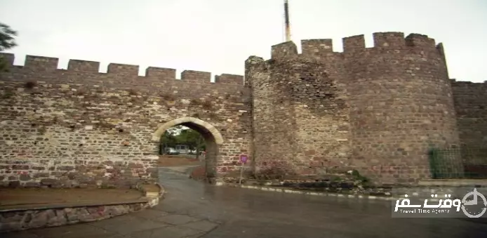 کادایف قلعه , وقت سفر