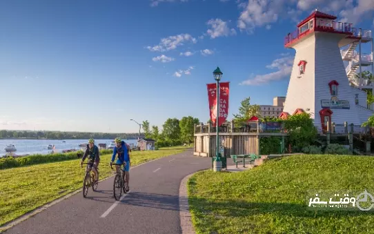 فردریکتون , وقت سفر