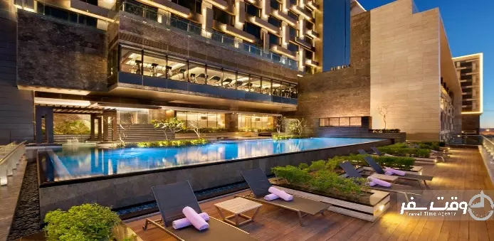 لیلا هتل هند, وقت سفر