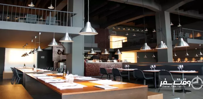 کمونال رستوران , وقت سفر